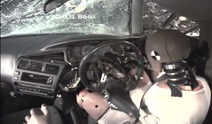 Testy zderzeniowe: Toyota Corolla 1998 vs Toyota Corolla 2015
