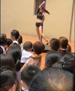Chiny: Dyrektorka przedszkola zwolniona po zaproszeniu pole dancerki
