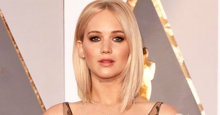 Seksowna ale jednocześnie ryzykowna kreacja Jennifer Lawrence na Oscarach 2016