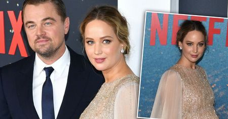 Ciężarna Jennifer Lawrence pojawiła się na czerwonym dywanie z Leonardo DiCaprio. Luksusową kreacją podkreśliła zaokrąglony brzuszek