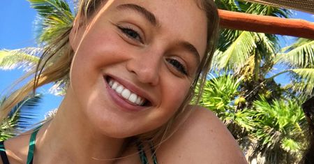 Iskra Lawrence w przepięknej sesji ciążowej. Praktycznie nic nie zakryła