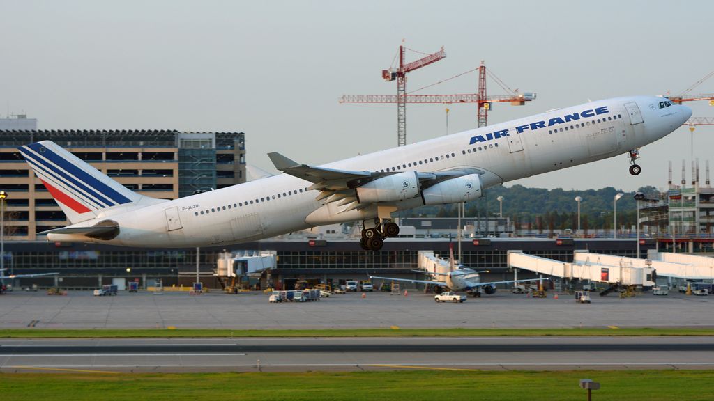 Air France i KLM ograniczają loty do Chin.