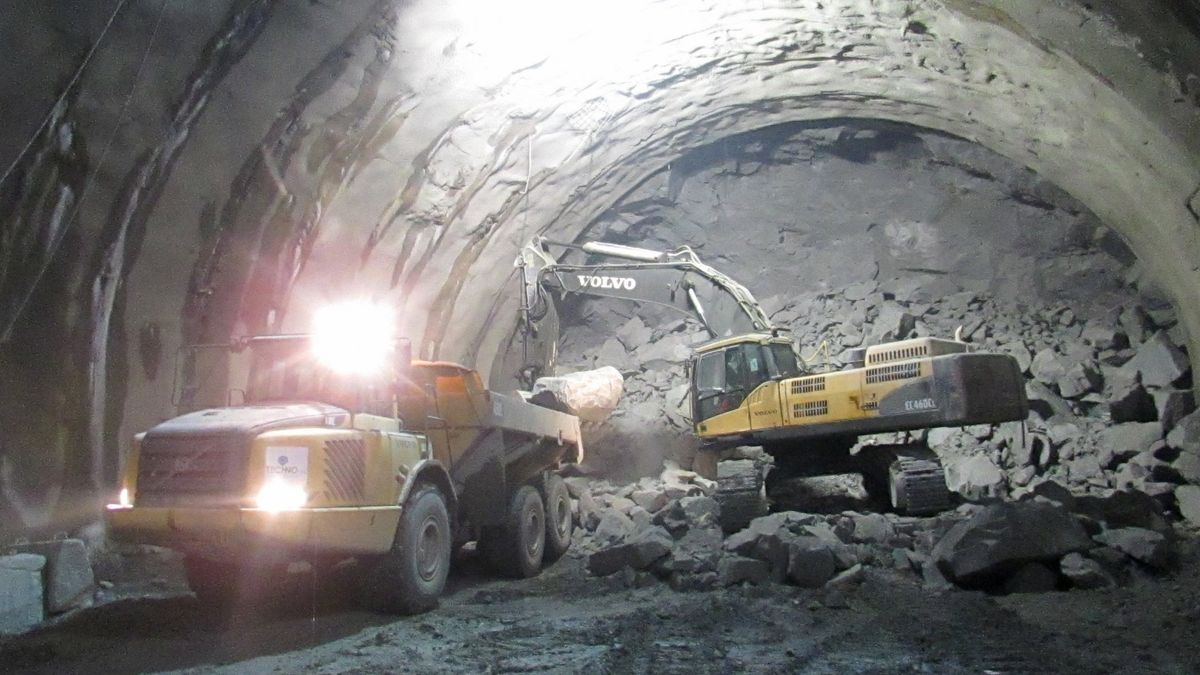 Włoska firma Astaldi buduje tunel w Naprawie. 