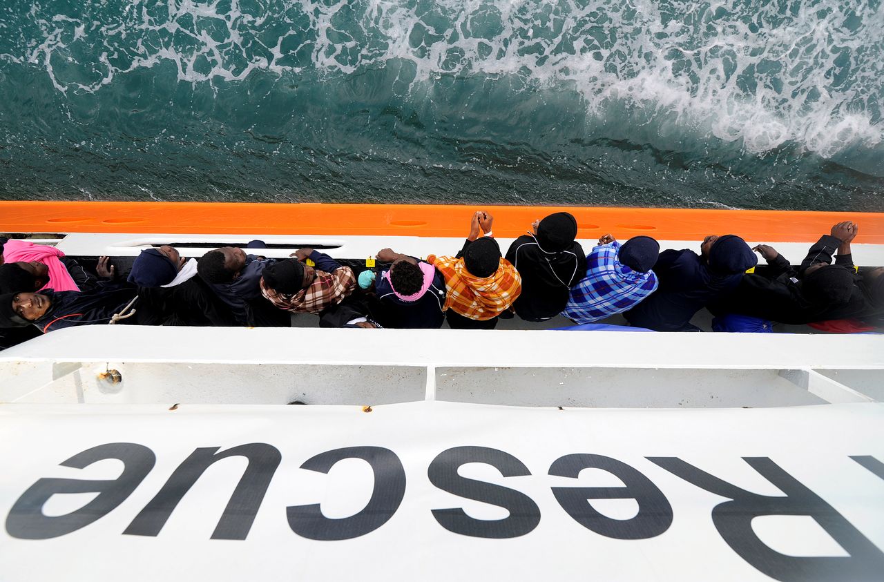 Hiszpania wpuści do siebie łódź Aquarius z imigrantami. Włochy i Malta nie chciały ich przyjąć