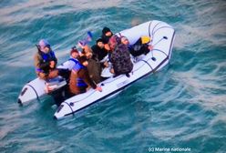 Nielegalni migranci próbują forsować Kanał La Manche. Ryzykują życiem