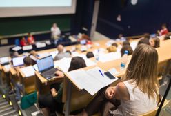 Nowe naklejki na legitymacjach studenckich. Nielegalny handel kwitnie