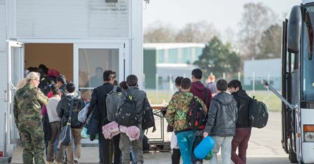 Migranci przechytrzyli Niemców. "Zapadają się pod ziemię"