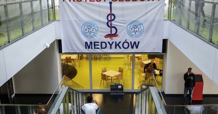 "Spiegel" o proteście lekarzy: przeciążeni i źle wynagradzani