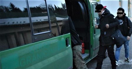 Bieszczady: zatrzymano nielegalnych imigrantów. "Szli pieszo w 15-stopniowym mrozie"