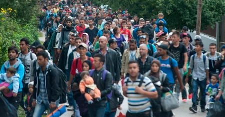 Czy Polska będzie miała obozy dla uchodźców? Błaszczak nie ma złudzeń