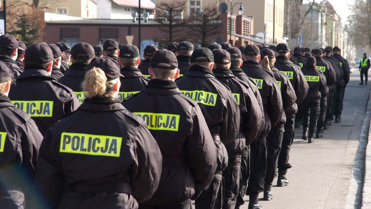 Policja i Straż Graniczna zmaga się z nierozliczonymi nadgodzinami. Funkcjonariusze bez prawa do pieniędzy, bo mają dodatek funkcyjny