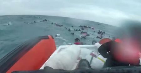 Łódź wywróciła się na Morzu Śródziemnym. Tonęły dzieci, 20 osób nie przeżyło