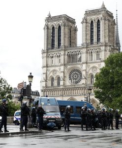 Strzały i panika przed katedrą Notre Dame. Policjant postrzelił napastnika