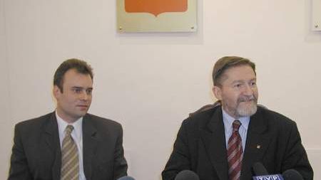 Brocki (z lewej) mówi, że policjanci nakłaniali go do składania fałszywych zeznań
