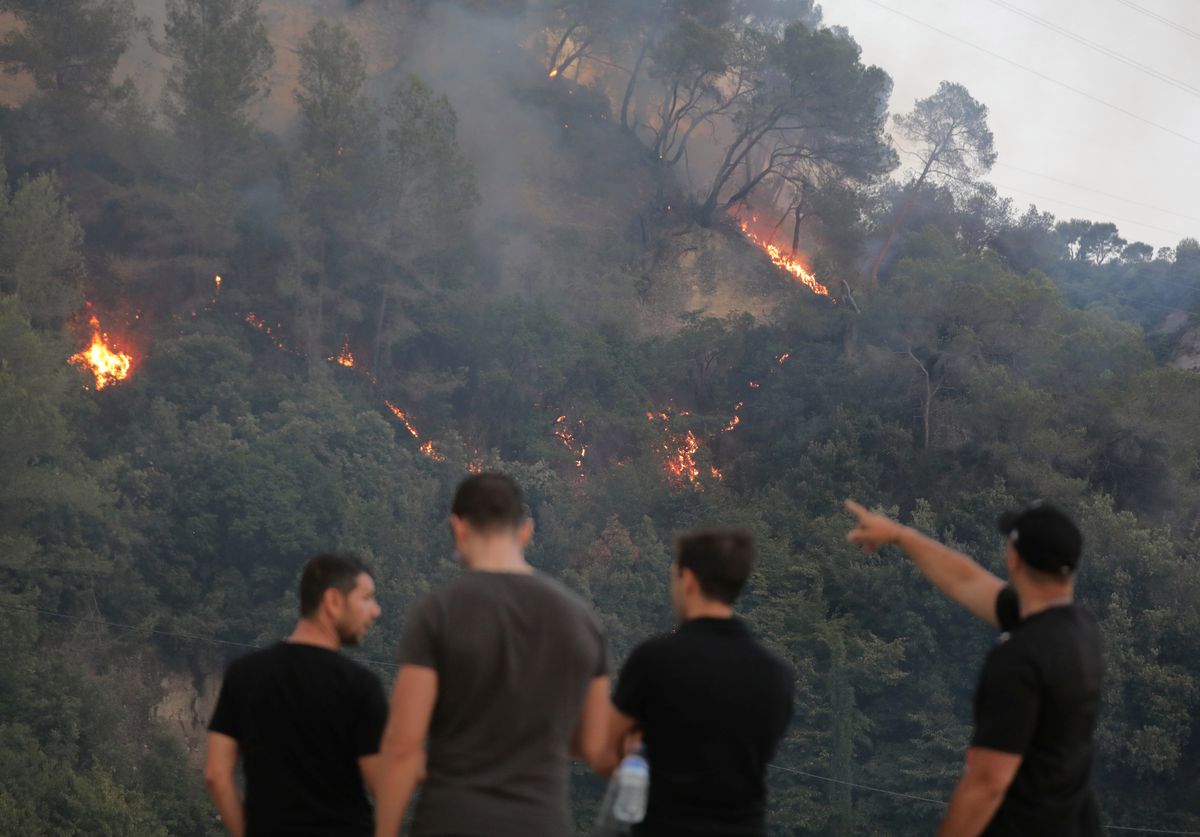 Ewakuacja ok. 10 tys. osób we Francji. Wybuchają nowe pożary