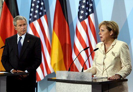 Merkel i Bush demonstrują zgodność poglądów