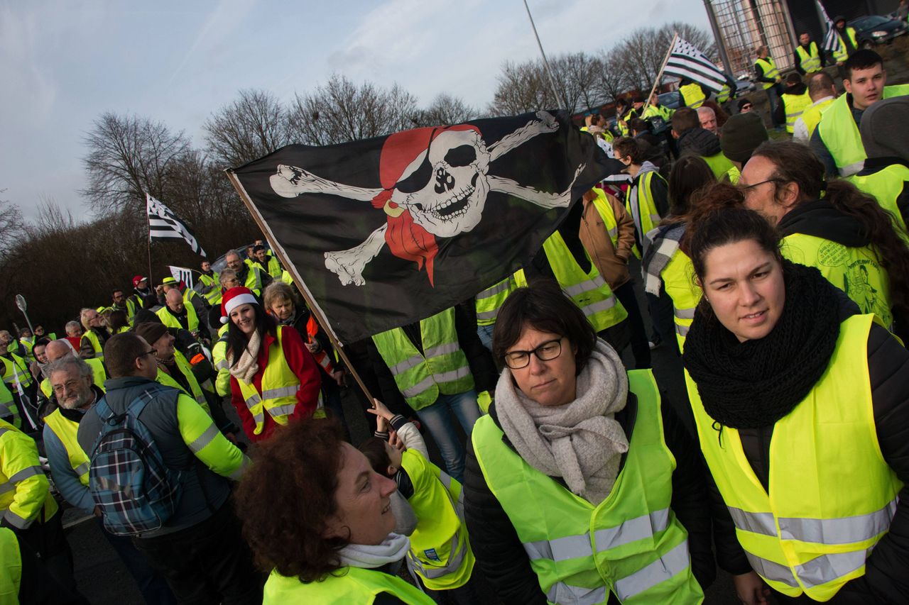 Ambasada RP w Paryżu ostrzega przed protestem. "Żółte kamizelki" znów wyjdą na ulice