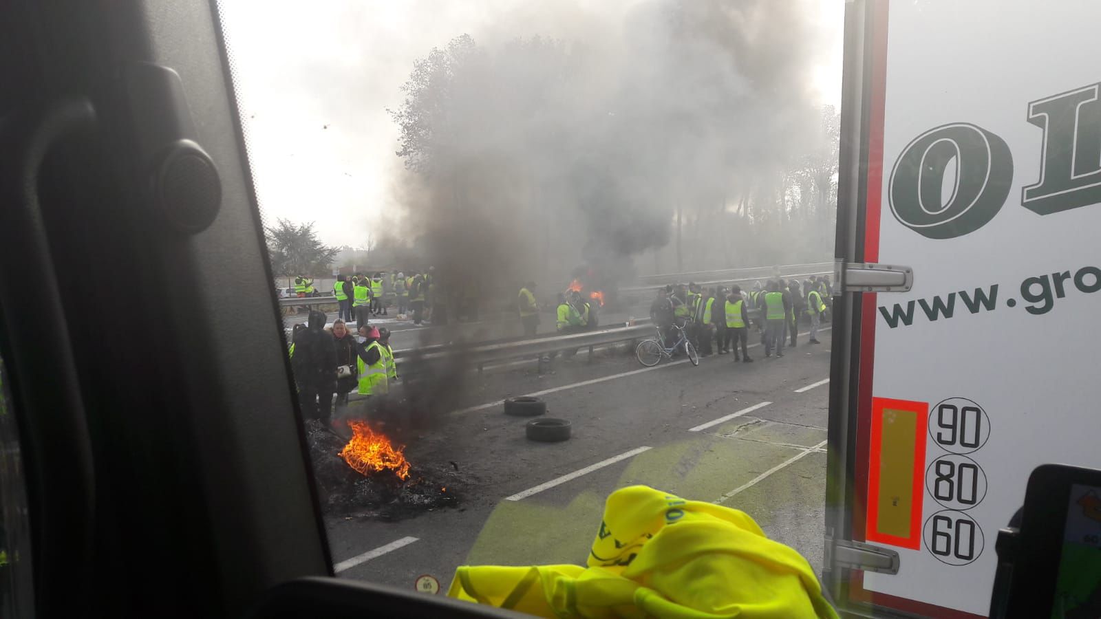 Protesty "żółtych kamizelek" objęły całą Francję