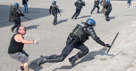 Starcia i zatrzymania we Francji. Policja użyła gazu łzawiącego