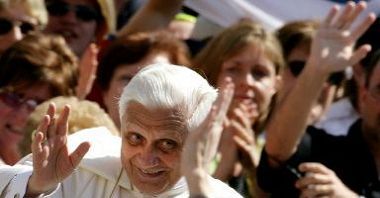 Papież poparł episkopat Włoch w sprawie sztucznego zapłodnienia