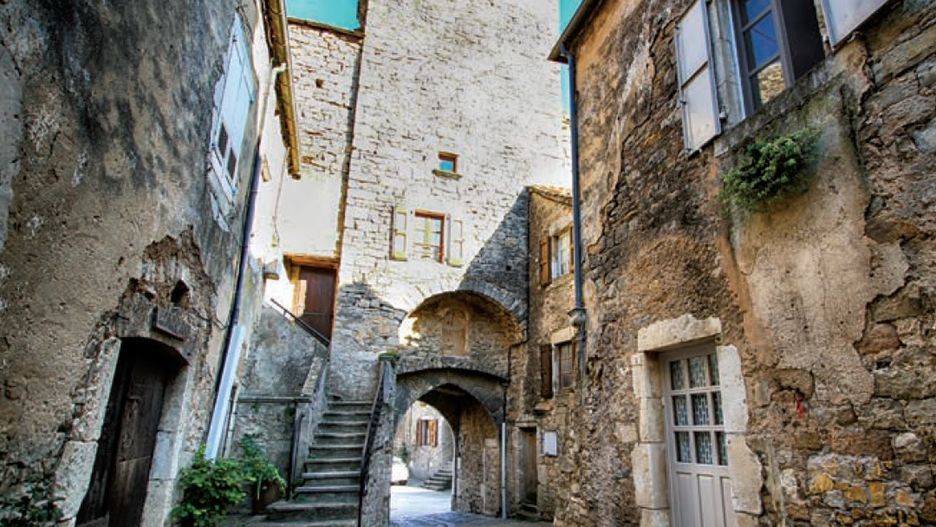 Sainte Eulalie de Cernon - uchodzi za najlepiej zachowaną średniowieczną wioskę we Francji 