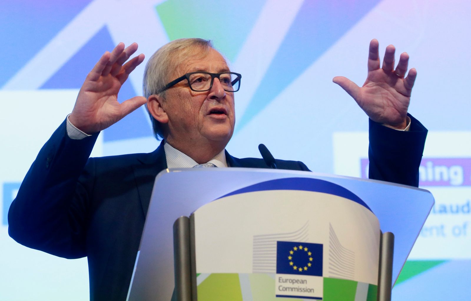 Morawiecki przekona UE? Juncker: nie prowadzimy wojny z Polską