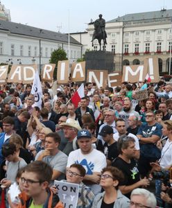 Protest przed Pałacem Prezydenckim - bez liderów partyjnych
