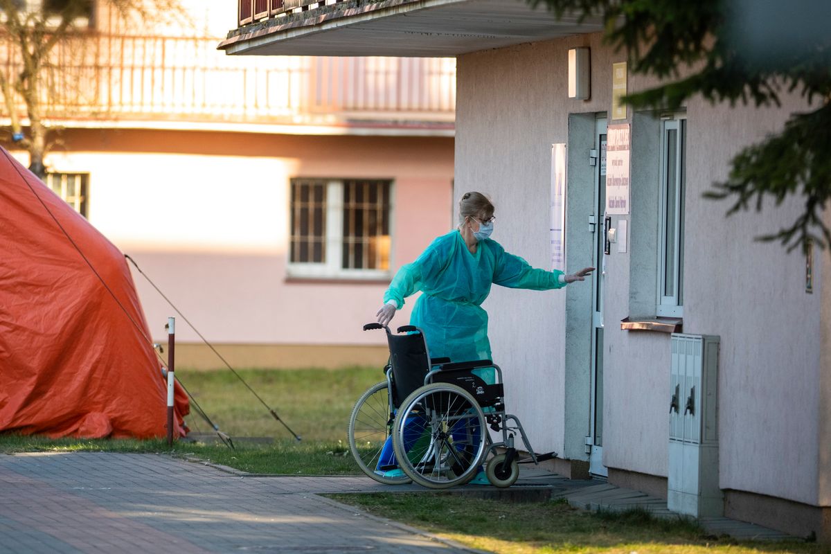 Koronawirus w Polsce. Niepełnosprawni siedzą w domach. Rehabilitacje odwołano