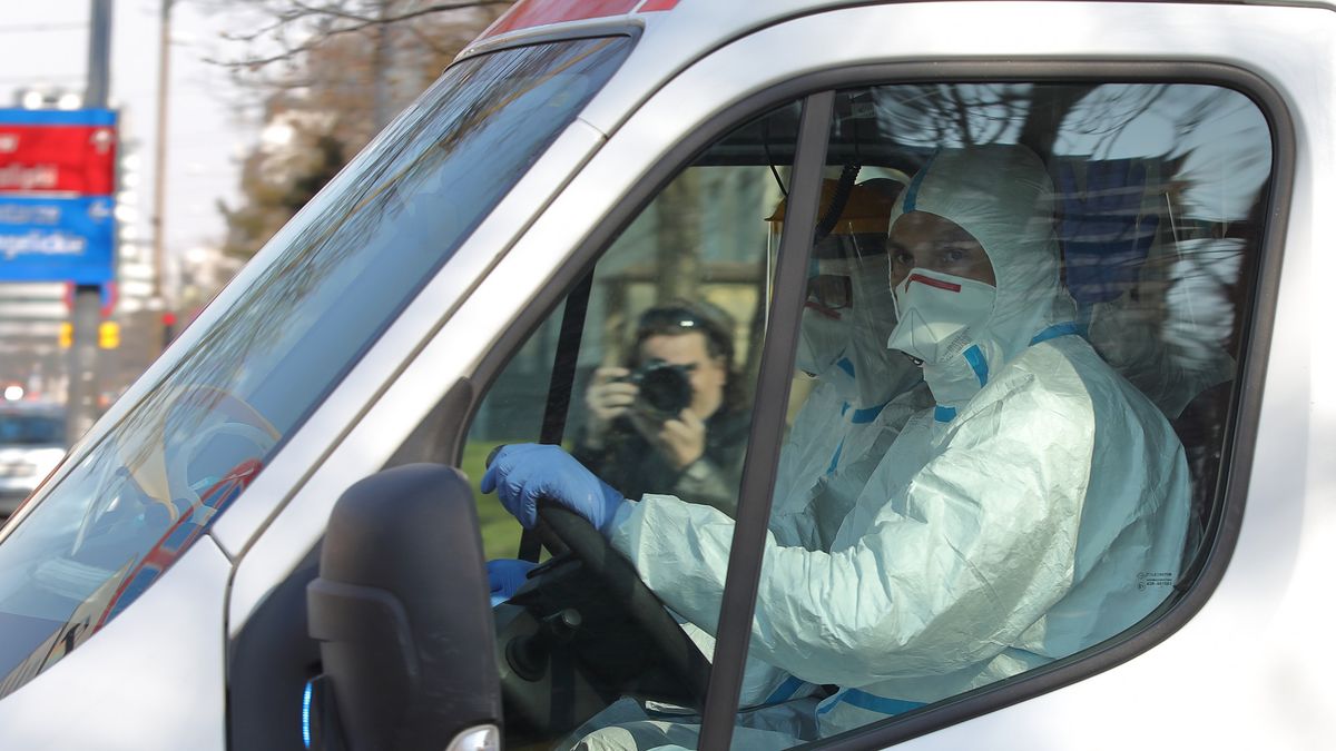 Koronawirus w Polsce. Lekarze ze szpitala zakaźnego w Warszawie przy ul. Wolskiej