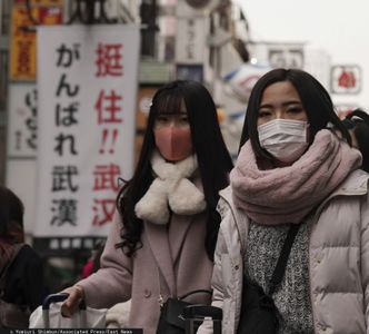 Koronawirus. Niemal wszystkie fabryki w Chinach produkują maski