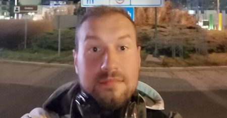 Koronawirus w Polsce. Dwoma lotami, pociągiem, pieszo i samochodem. Tak wyglądał powrót Mateusza do ojczyzny