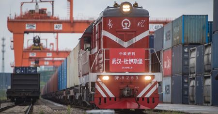 Koronawirus. Pociąg z Wuhan wyruszył w podróż do Europy