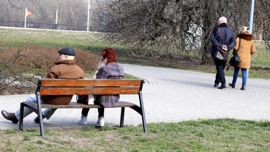 Pomimo pandemii koronawirusa warszawiacy ruszyli na spacery