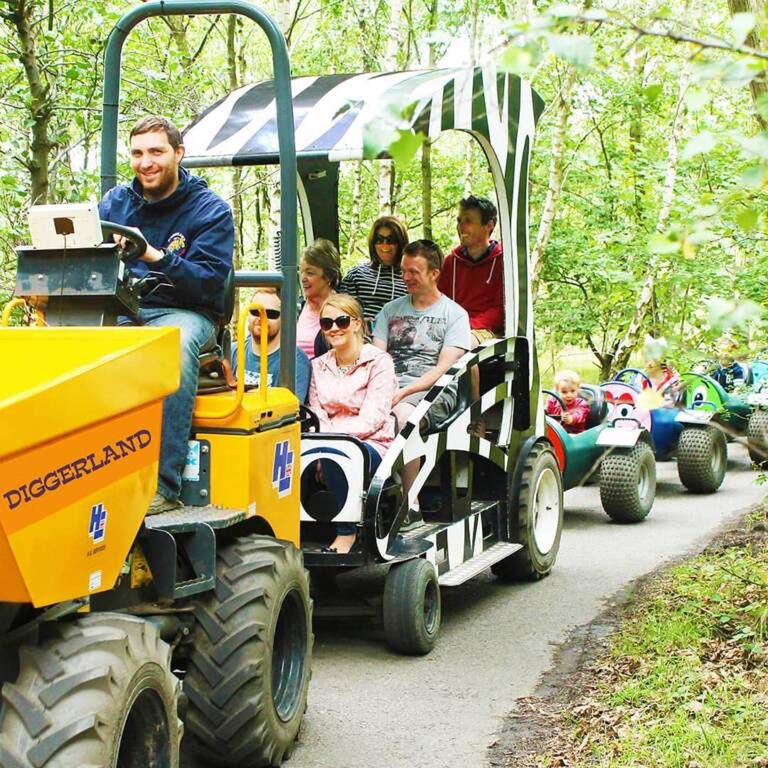 © diggerland.uk/Instagram