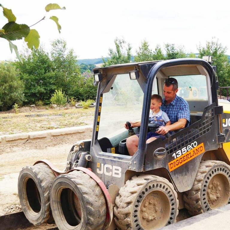 © diggerland.uk/Instagram