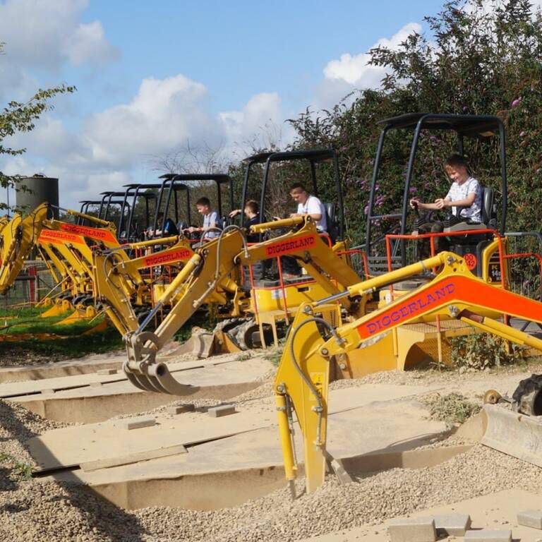 © diggerland.uk/Instagram