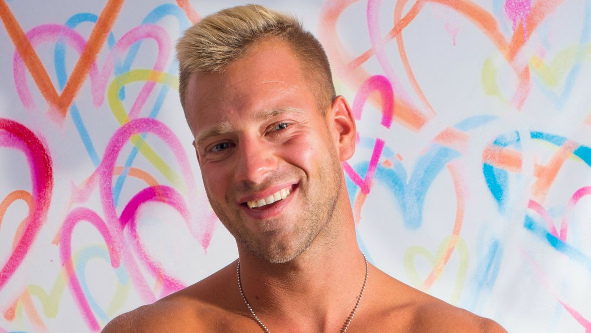 Franek Rumak z "Love Island" lubi eksponować ciało. Zakrył tylko jeden element