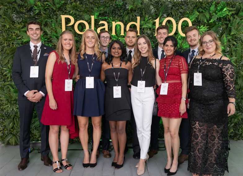 Młodzi Amerykanie nie postrzegają Polski jako kraju, który silnie stawia na innowacje. Szansą, aby pokazać, jak jest naprawdę, było zaproszenie 12 studentów w ramach programu "Poland 100".