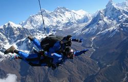 Mount Everest zamienił się w plac zabaw. Ze śmiercią coraz częściej igrają tam dzieci