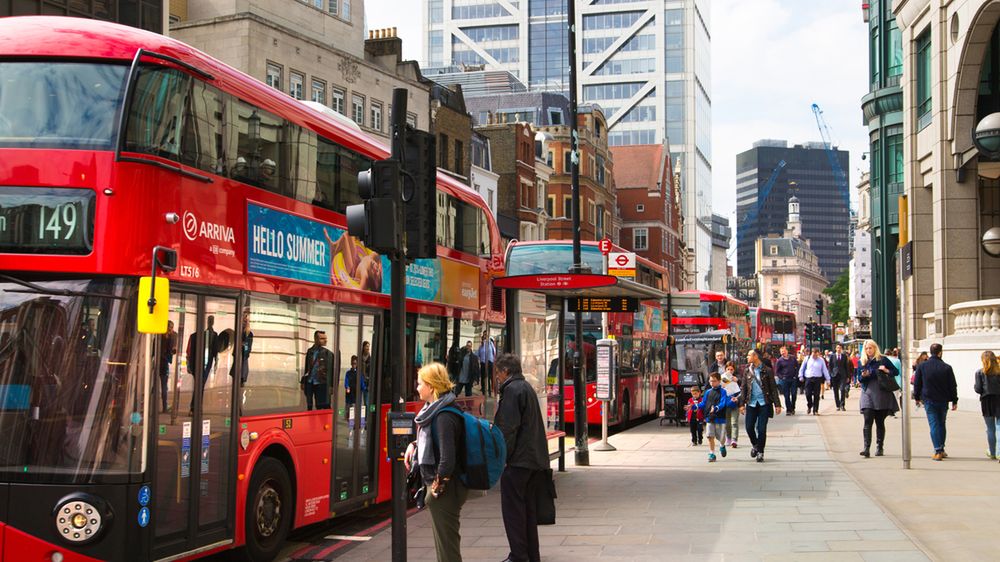 Coraz więcej czarnych chmur nad brytyjską gospodarką.