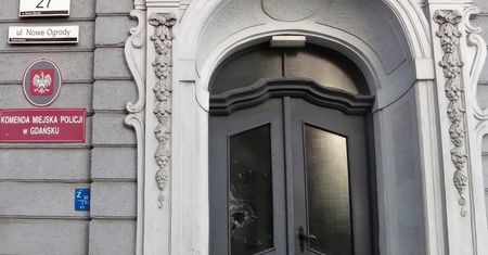 Gdańsk: poszukiwała go policja. Wpadł, bo wybił szybę na komendzie