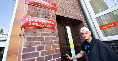 Policjant CBŚ miał być poddany badaniom DNA w związku z zabójstwem sprzed lat - ustaliła WP