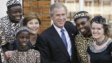 Bush podczas wizyty w Afryce