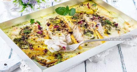 Filety z sandacza pieczone w zielonym pesto