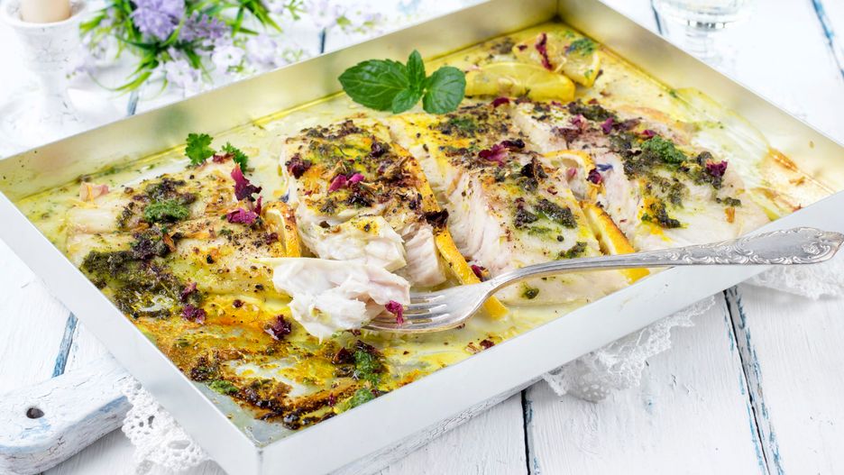 Filety z sandacza pieczone w zielonym pesto