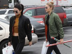 Kendall Jenner i Gigi Hadid w niemalże identycznych stylizacjach!