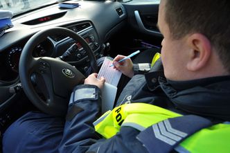 Połowa ukaranych nie płaci mandatów, budżet państwa traci miliony. NIK proponuje, jak dyscyplinować kierowców
