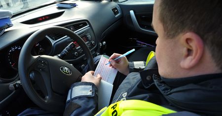 Efekty protestu policji widać w statystykach. Więcej upomnień, mniej mandatów