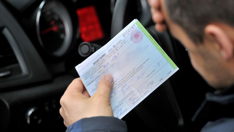 Policjanci są przymuszani przez przełożonych do wystawiania jak największej liczby mandatów.