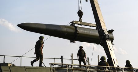Rosyjska armia niedaleko Polski jest bardzo groźna. Nowe arsenały mogą zawierać głowice atomowe
